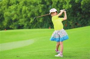 美国网红高尔夫女孩图片,网红女孩的优雅瞬间